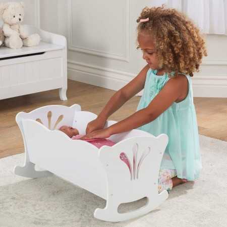 KidKraft Lil' Doll Spielzeug-Puppenbett aus Holz mit rosa Bettwäsche. Holzbett für Babypuppen.